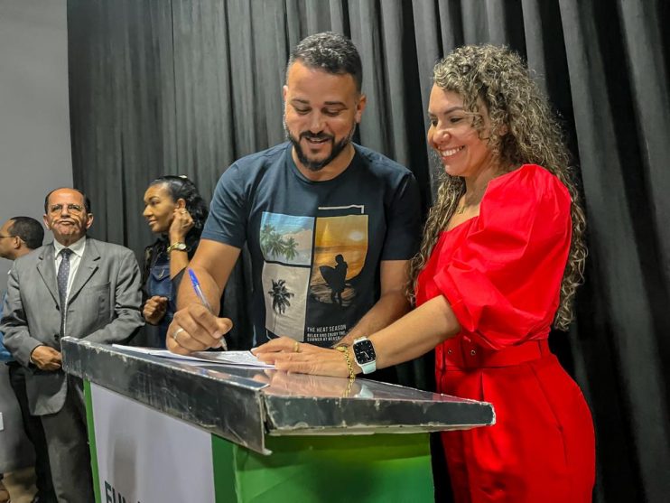 Prefeita reúne pastores para anunciar projeto de lei que torna Marcha para Jesus patrimônio cultural imaterial de Eunápolis 6