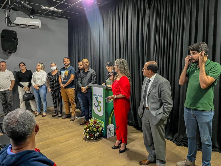 WhatsApp Image 2023-08-07 at 20.24.44 (1) Prefeita reúne pastores para anunciar projeto de lei que torna Marcha para Jesus patrimônio cultural imaterial de Eunápolis 12