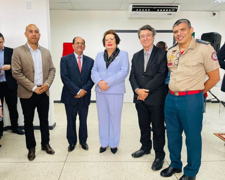 Membros do MPE agradecem prefeita Cordélia Torres por parceria durante inauguração do novo prédio do órgão 15