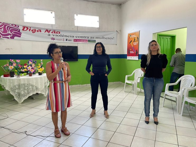 Prefeitura de Eunápolis entrega certificados para participantes de curso de fabricação de flores artesanais 14