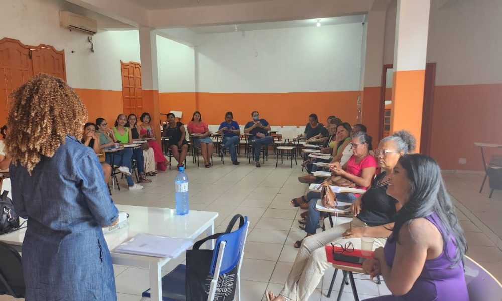 Programa Ensinar para Vencer promove formação para professores alfabetizadores em Porto Seguro