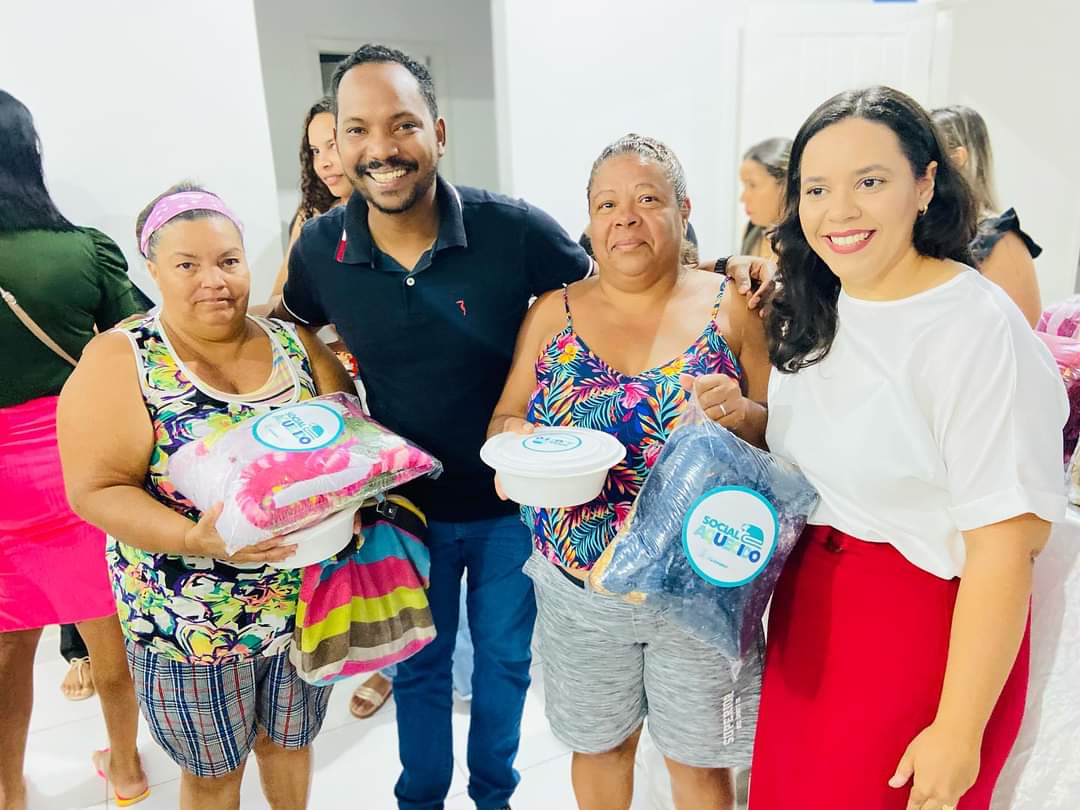 Centenas de famílias são beneficiadas com a entrega de cobertores pela Prefeitura de Itagimirim 28