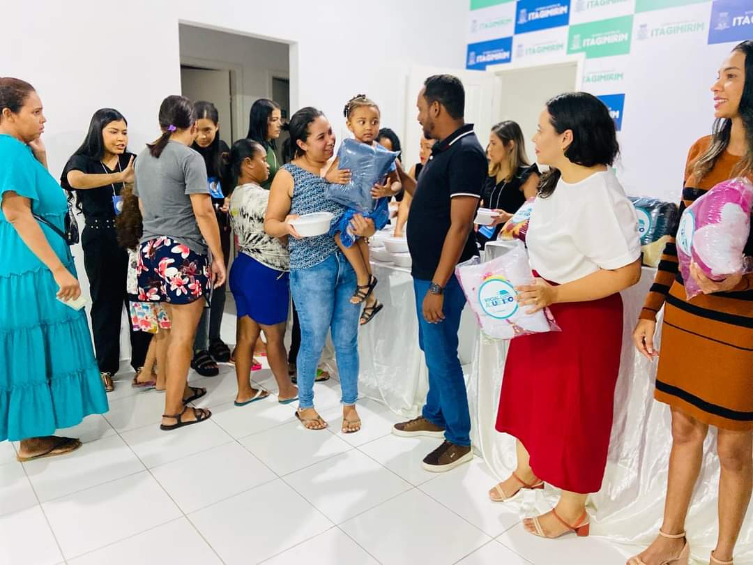 Centenas de famílias são beneficiadas com a entrega de cobertores pela Prefeitura de Itagimirim 10