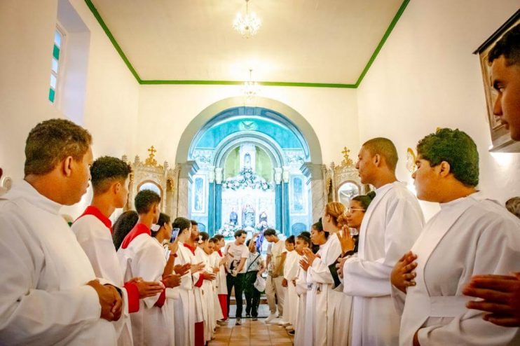 Fé e devoção reúnem multidão em honra a N. Srª d´Ajuda 25