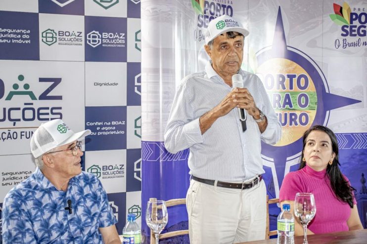 WhatsApp Image 2023-08-21 at 09.46.18 (1) Prefeitura entrega 300 títulos de propriedades nos distritos de Caraíva, Nova Caraíva e Jambreiro 23