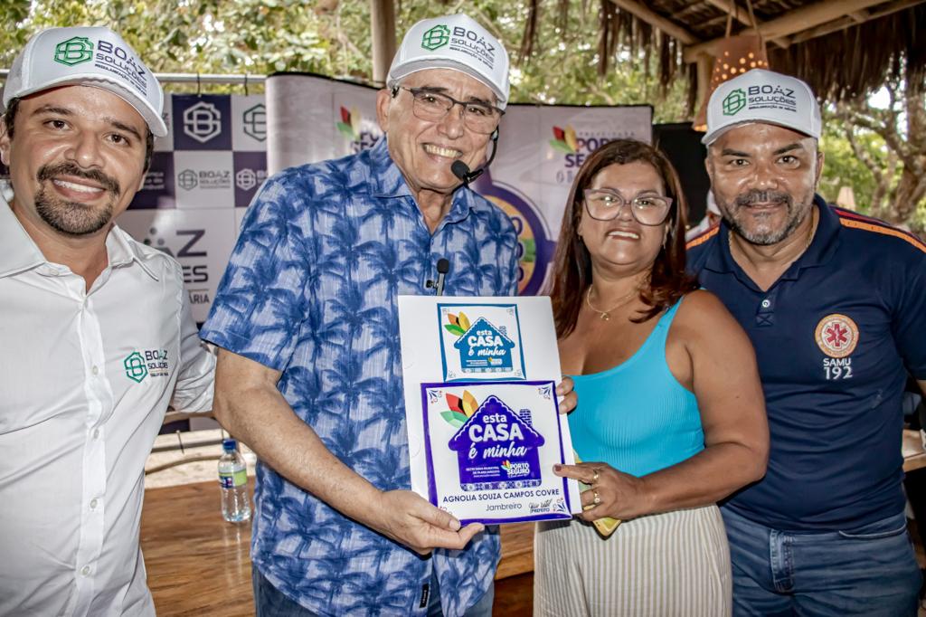 Prefeitura entrega 300 títulos de propriedades nos distritos de Caraíva, Nova Caraíva e Jambreiro 15