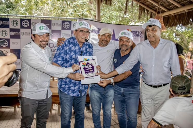 WhatsApp Image 2023-08-21 at 09.46.21 Prefeitura entrega 300 títulos de propriedades nos distritos de Caraíva, Nova Caraíva e Jambreiro 11