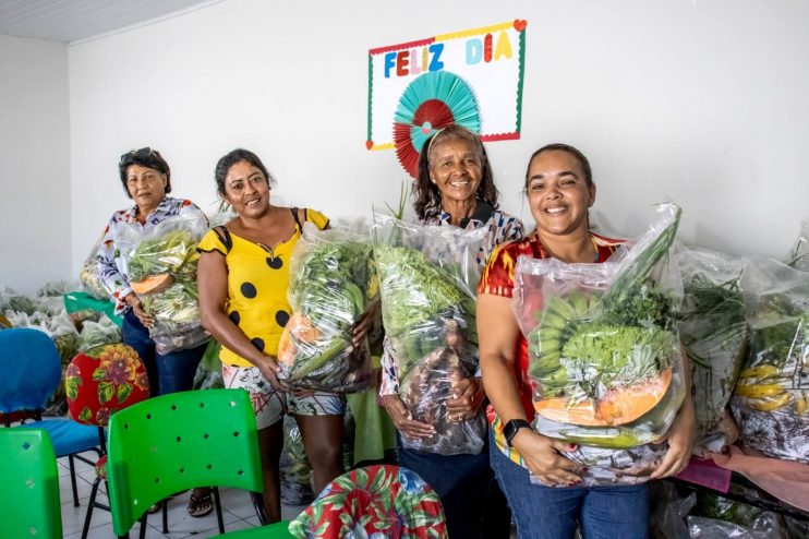 Prefeitura distribuiu cerca de 18 toneladas de alimentos para famílias carentes através do PAA 10