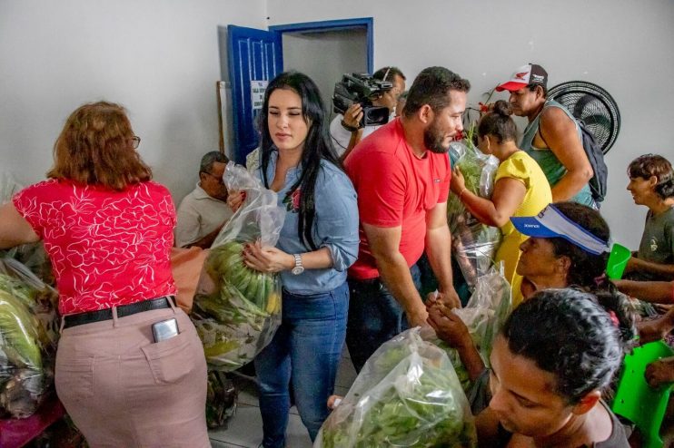 Prefeitura distribuiu cerca de 18 toneladas de alimentos para famílias carentes através do PAA 15