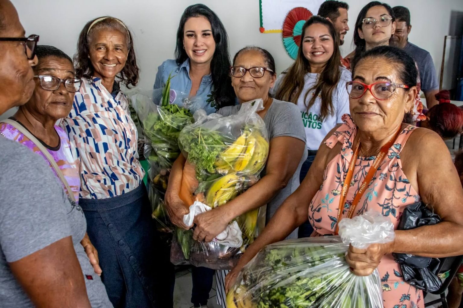 Prefeitura distribuiu cerca de 18 toneladas de alimentos para famílias carentes através do PAA 6
