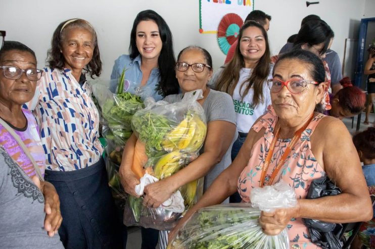 Prefeitura distribuiu cerca de 18 toneladas de alimentos para famílias carentes através do PAA 9