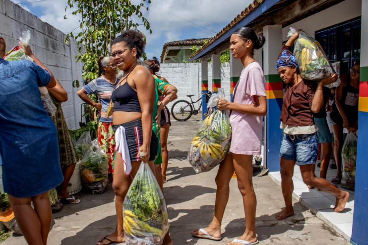 Prefeitura distribuiu cerca de 18 toneladas de alimentos para famílias carentes através do PAA 28