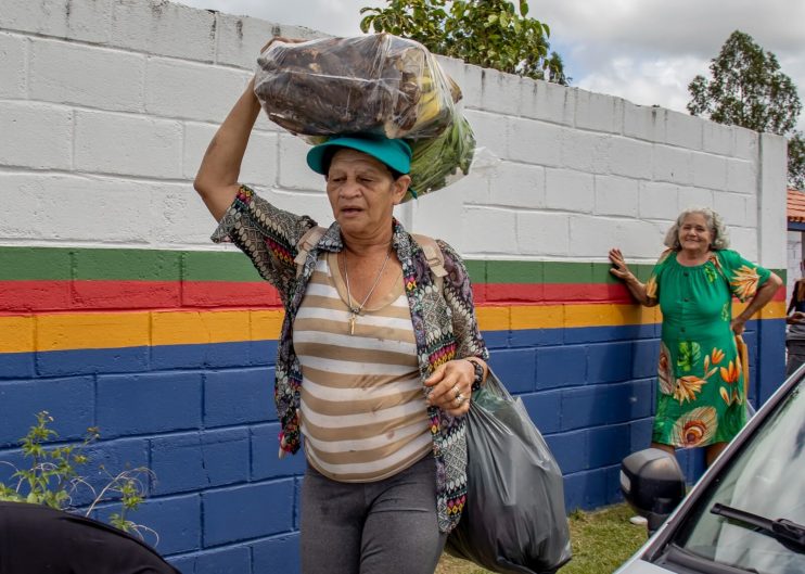 Prefeitura distribuiu cerca de 18 toneladas de alimentos para famílias carentes através do PAA 21