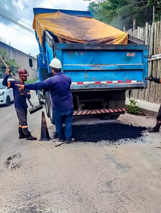 Operação tapa-buracos melhora condições de tráfego no bairro Maria Viúva, em Trancoso 19