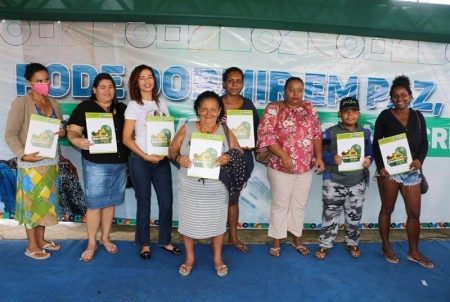 Prefeita Cordélia Torres beneficia mais de 1 mil famílias com maior entrega de títulos da REURB Social da Bahia nesta segunda 12