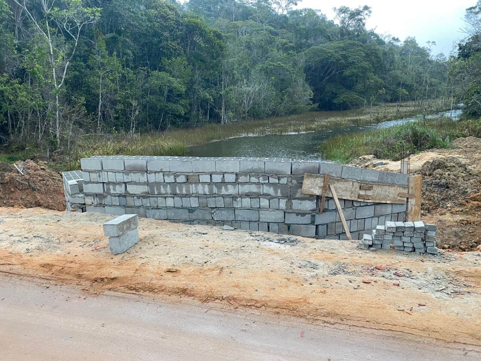 Ponte de acesso à Aldeia Juerana está passando por obras de recuperação Ponte de acesso à Aldeia Juerana está passando por obras de recuperação 5