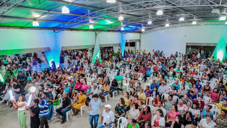 Prefeita Cordélia Torres conduz grandioso evento com a maior entrega de títulos da REURB-S da Bahia 11