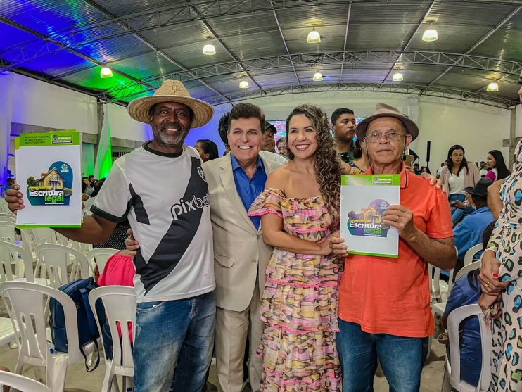 Prefeita Cordélia Torres conduz grandioso evento com a maior entrega de títulos da REURB-S da Bahia 19