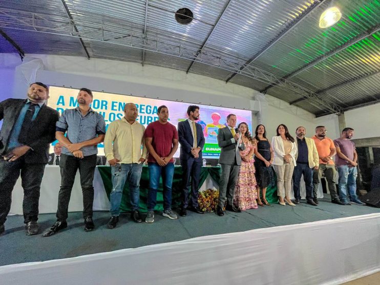 Prefeita Cordélia Torres conduz grandioso evento com a maior entrega de títulos da REURB-S da Bahia 18