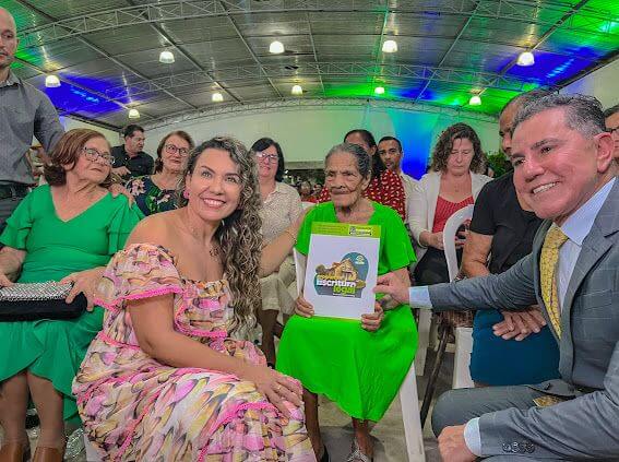 Prefeita Cordélia Torres conduz grandioso evento com a maior entrega de títulos da REURB-S da Bahia 5