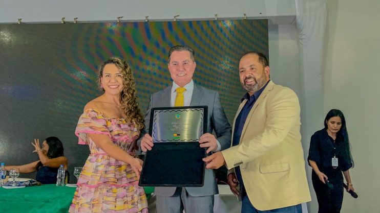 Prefeita Cordélia Torres conduz grandioso evento com a maior entrega de títulos da REURB-S da Bahia 22