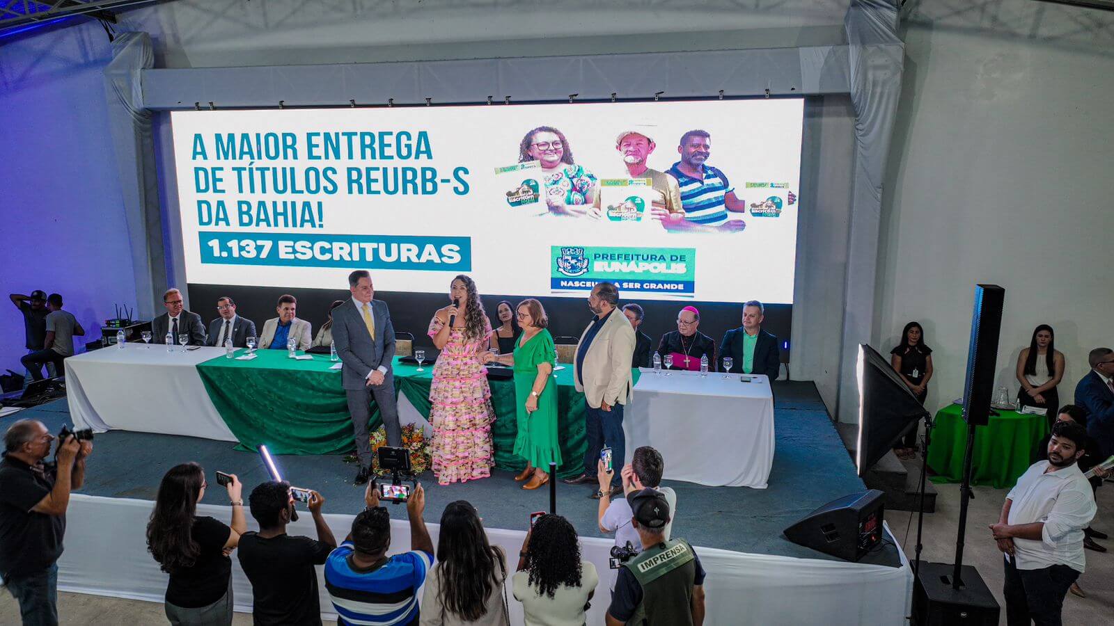 Prefeita Cordélia Torres conduz grandioso evento com a maior entrega de títulos da REURB-S da Bahia 10