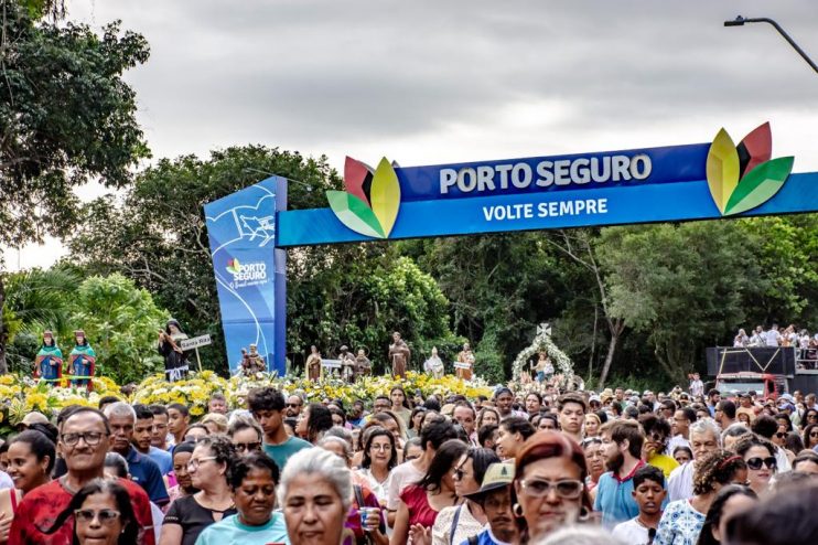 MULTIDÃO CELEBRA FESTA DA PADROEIRA NOSSA SENHORA DA PENA EM PORTO SEGURO 15