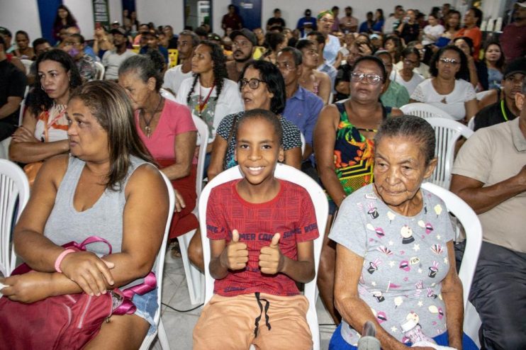 Mais de 300 famílias do Vila Vitória recebem o documento de propriedade 26
