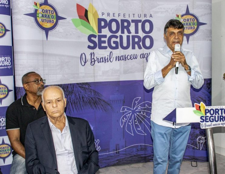 Mais de 300 famílias do Vila Vitória recebem o documento de propriedade 23