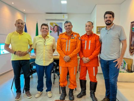 Secretário Paulo Dapé recebe novo comandante do Corpo de Bombeiros e anuncia nova sede da corporação em Eunápolis 4