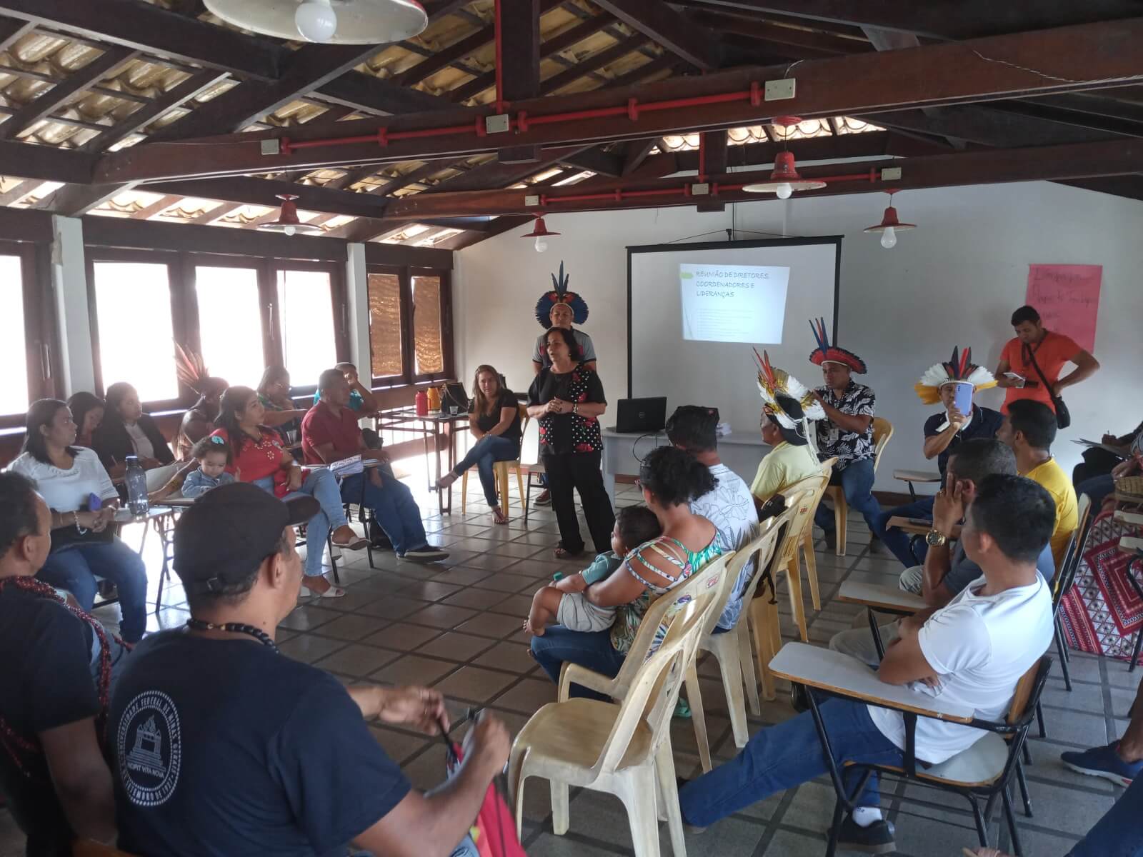 Lideranças e Educadores trabalham juntos para fortalecer a Educação Escolar Indígena em Porto Seguro 2