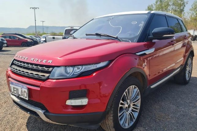 Detran leiloa carros conservados e sucatas na Bahia; carro de luxo tem lance inicial de R$ 3 mil Detran leiloa carros conservados e sucatas na Bahia; carro de luxo tem lance inicial de R$ 3 mil 4