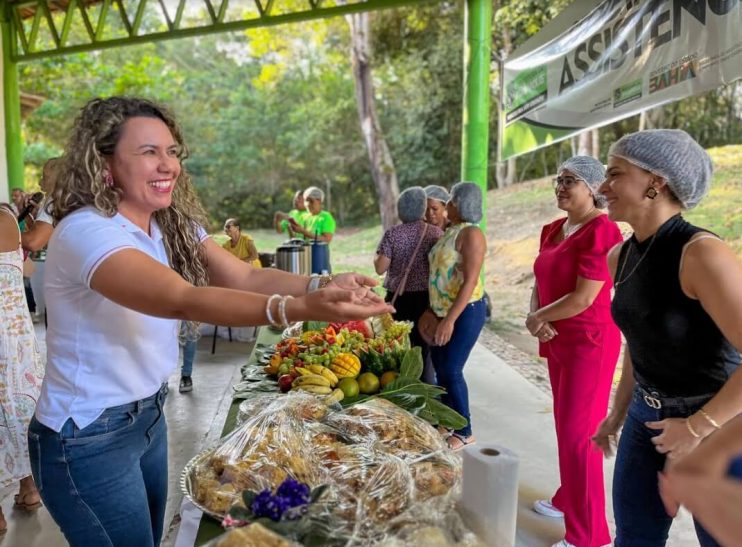 Prefeita Cordélia Torres participa de evento dedicado ao Dia Mundial dos Idosos no Parque Gravatá 9