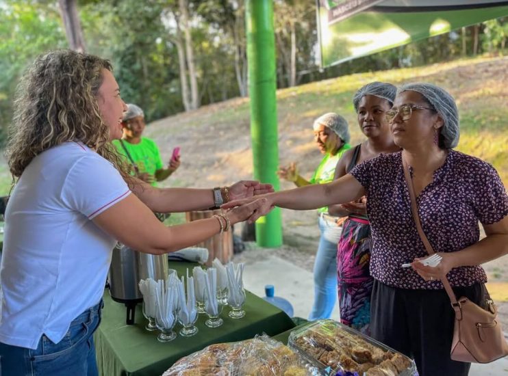 Prefeita Cordélia Torres participa de evento dedicado ao Dia Mundial dos Idosos no Parque Gravatá 48
