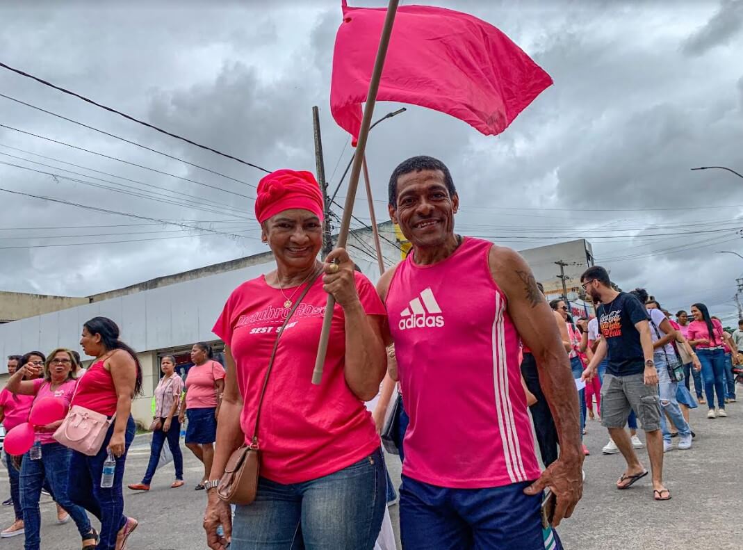 “Caminhada Rosa” reúne multidão para chamar atenção sobre o combate ao câncer em Eunápolis 7