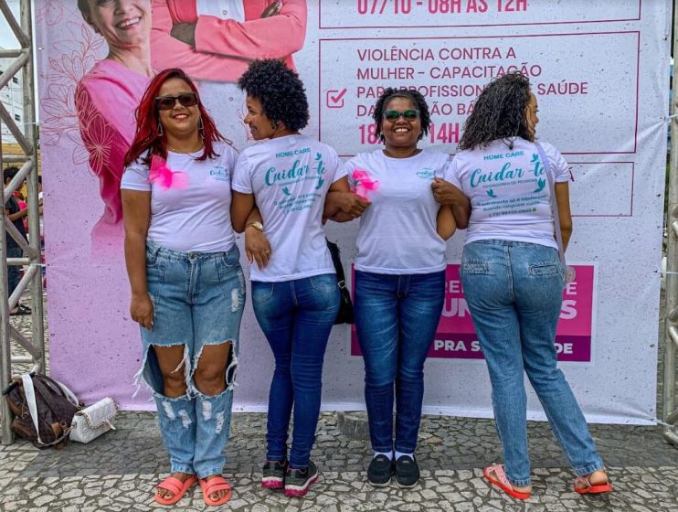 “Caminhada Rosa” reúne multidão para chamar atenção sobre o combate ao câncer em Eunápolis 18