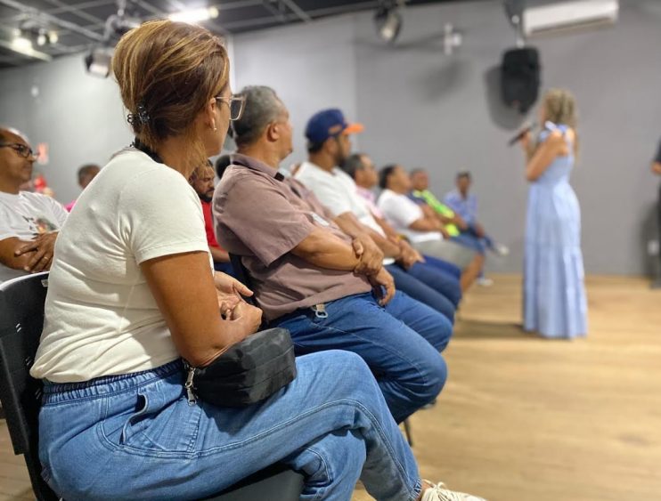 Administradores de bairros recebem cuidados de saúde em ação proativa da prefeita Cordélia Torres Administradores de bairros recebem cuidados de saúde em ação proativa da prefeita Cordélia Torres 4