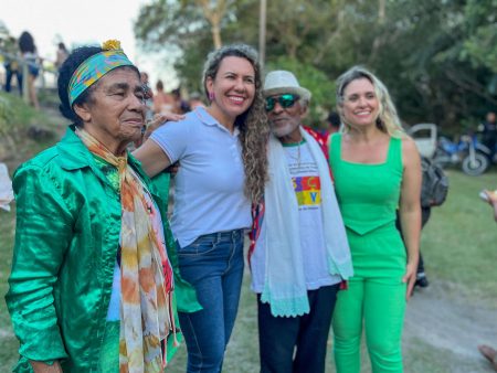 Prefeita Cordélia Torres participa de evento dedicado ao Dia Mundial dos Idosos no Parque Gravatá 12