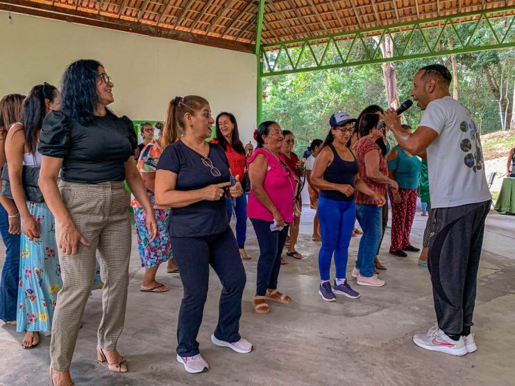 Prefeita Cordélia Torres participa de evento dedicado ao Dia Mundial dos Idosos no Parque Gravatá 12