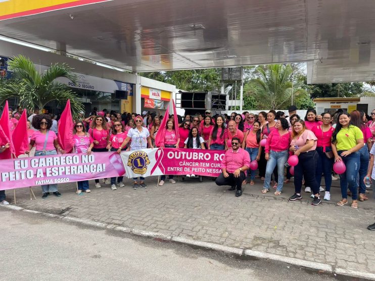 “Caminhada Rosa” reúne multidão para chamar atenção sobre o combate ao câncer em Eunápolis 17