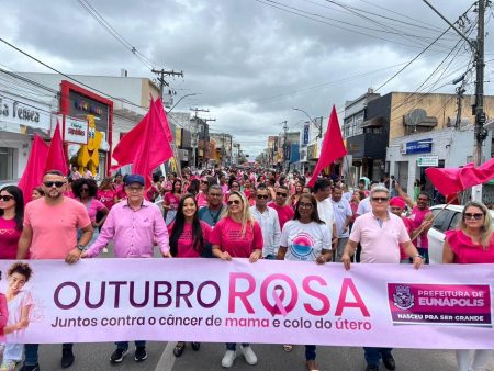 “Caminhada Rosa” reúne multidão para chamar atenção sobre o combate ao câncer em Eunápolis 4