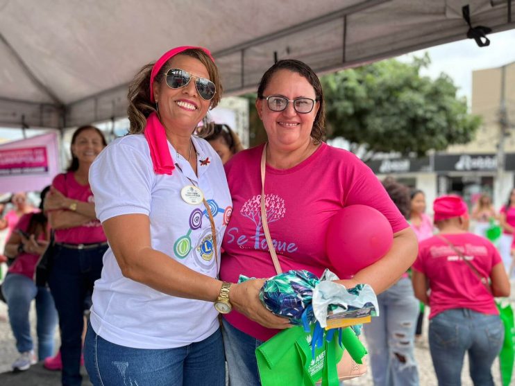 WhatsApp Image 2023-10-06 at 12.31.01 “Caminhada Rosa” reúne multidão para chamar atenção sobre o combate ao câncer em Eunápolis 10