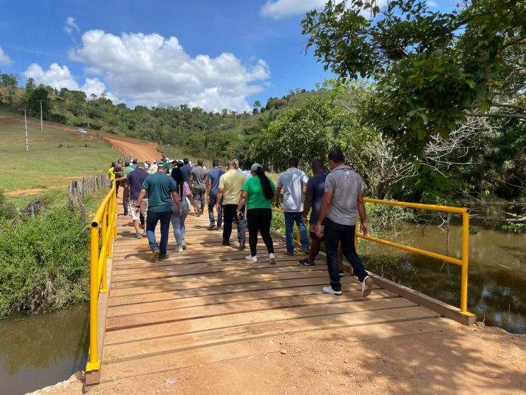 Prefeita Cordélia Torres cumpre compromisso com moradores do Itú/Miramar e entrega ponte que liga comunidades rurais 15