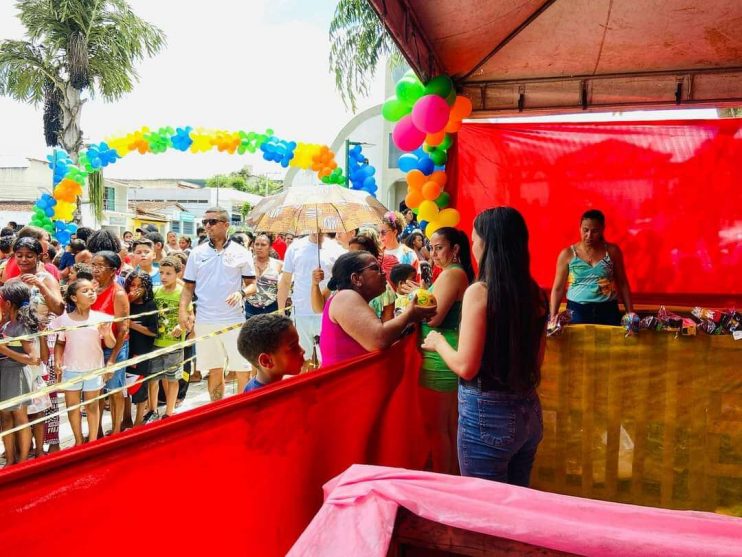 Brincadeiras, distribuição de presentes e muita animação marcam as comemorações pela semana da criança em Itagimirim 10
