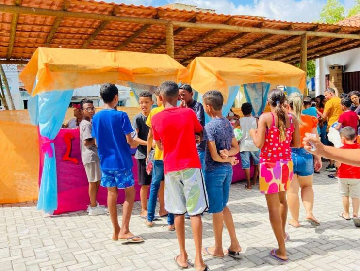 Brincadeiras, distribuição de presentes e muita animação marcam as comemorações pela semana da criança em Itagimirim 11