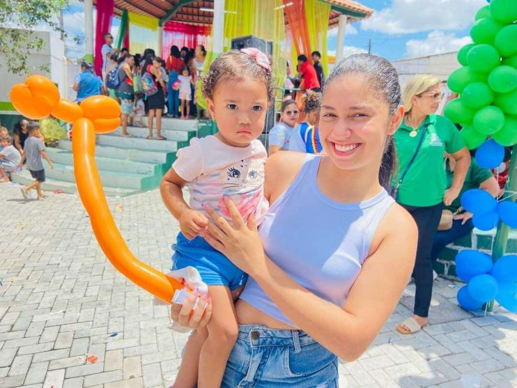 Brincadeiras, distribuição de presentes e muita animação marcam as comemorações pela semana da criança em Itagimirim 15