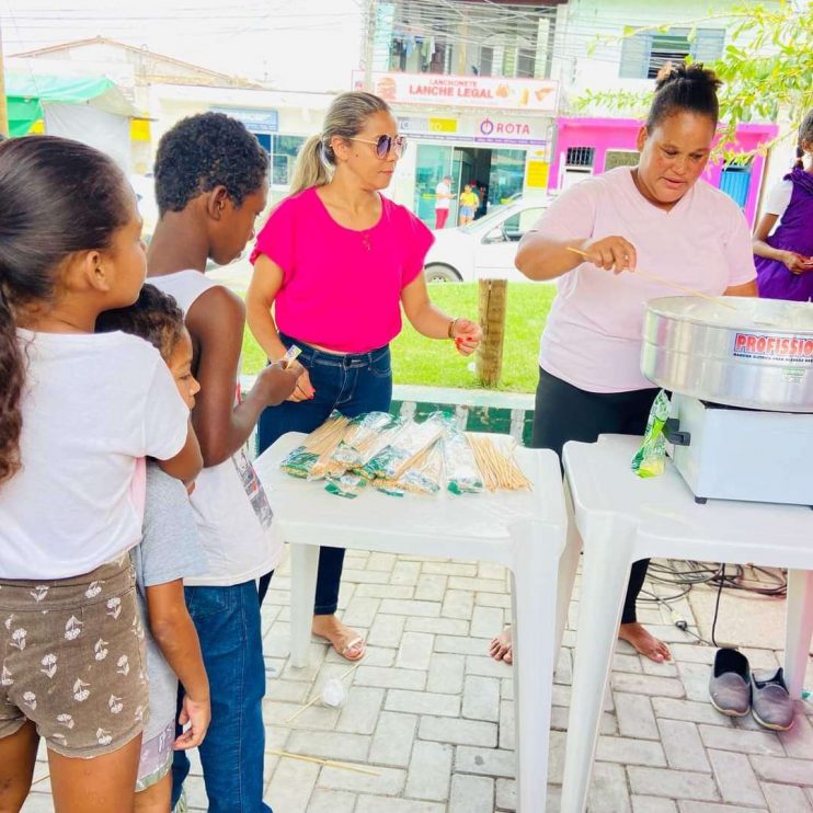 Brincadeiras, distribuição de presentes e muita animação marcam as comemorações pela semana da criança em Itagimirim 19