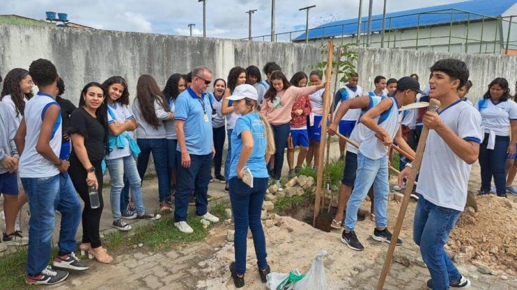 PORTO SEGURO VERDE: PROJETO ALCANÇA PLANTIO DE 240 MUDAS DE ÁRVORES NATIVAS 22