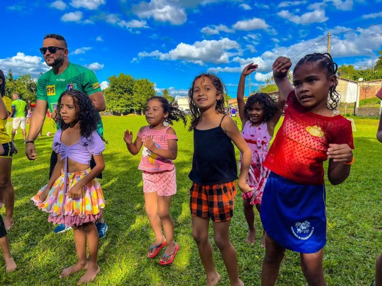 Rua da Alegria reúne centenas de moradores em comemoração ao Dia das Crianças em Gabiarra 14