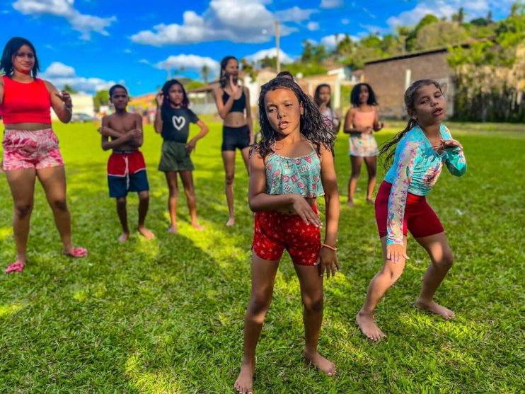 Rua da Alegria reúne centenas de moradores em comemoração ao Dia das Crianças em Gabiarra 17